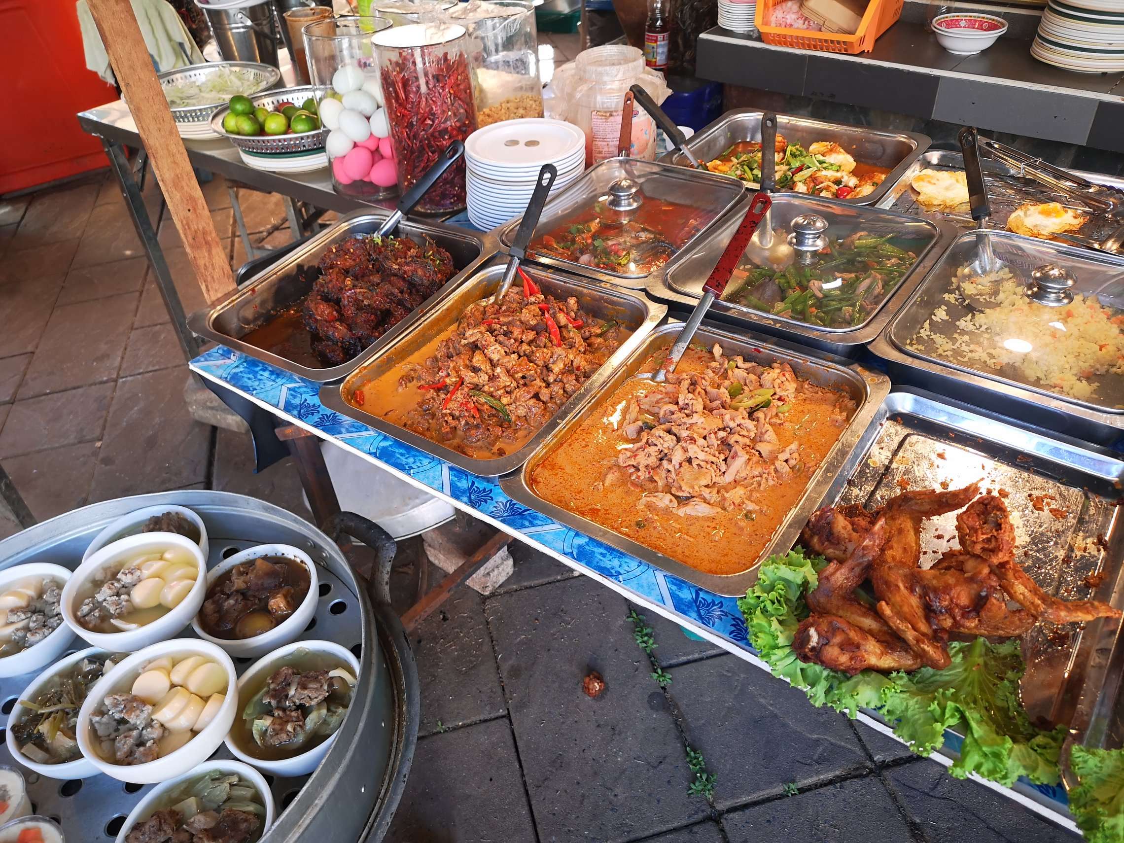 ビジターセンターにてタイ料理のランチ